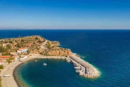 著名的Sambatiki海滩在希腊阿卡迪亚地区，地中海欧洲。假期旅行冒险概念Sambatiki海滩在希腊