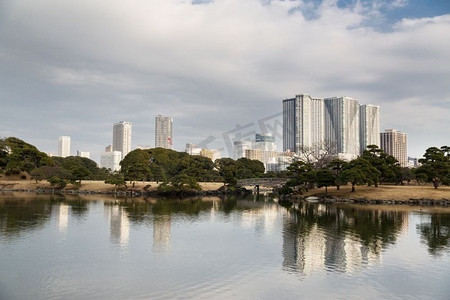 城市日本摄影照片_景观概念--日本东京市滨海公园公园景观。日本东京市滨海公园公园