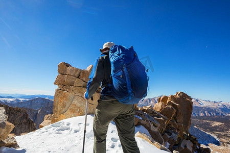 免费中国风摄影照片_攀登高雪山