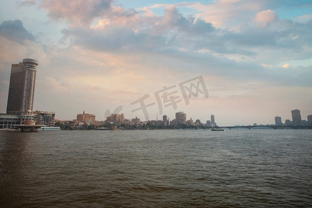 从尼罗河上俯瞰开罗市。埃及。