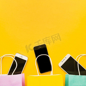 智能手机购物袋高分辨率照片。智能手机购物袋高品质的照片