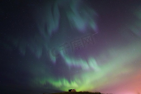 雷克雅未克摄影照片_冰岛雷克雅未克地区的北极光