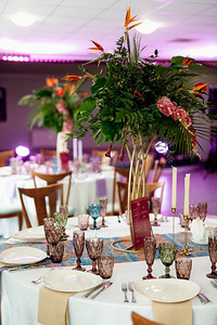 宴会厅的装饰在马拉坎风格的五彩缤纷的颜色