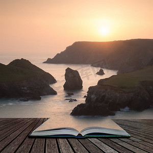 书的海洋摄影照片_美丽的五颜六色的日落风景图像Kynance海湾在英格兰南部康沃尔海岸出来的页面开放的故事书