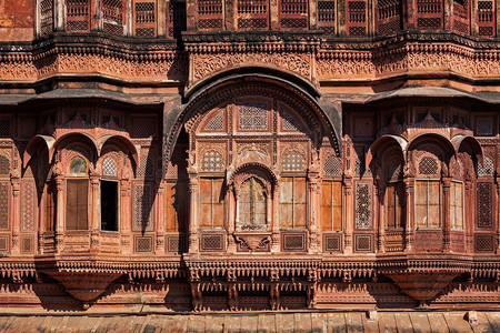 梅兰加尔堡的装饰雕刻窗户。印度拉贾斯坦邦焦特布尔。印度拉贾斯坦邦装饰的雕刻窗户