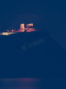 古希腊海神波塞冬神庙的夜景遗址。希腊索尼昂角..索尼奥角夜间的希腊波塞冬神庙