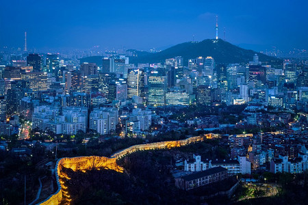 照亮黑暗摄影照片_ 韩国，城市景观，天际线