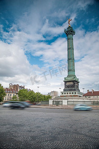 正方形立柱摄影照片_巴黎市中心的巴士底狱广场。巴士底狱广场