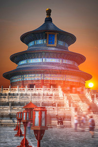 蓝色天坛摄影照片_天坛是北京市中心的一座寺庙和寺院建筑群。天坛