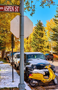 秋天，美国科罗拉多州阿斯彭镇的街道。