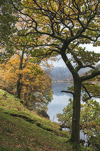 英语天地摄影照片_英国湖区Buttermere湖令人惊叹的秋天秋天风景图像 