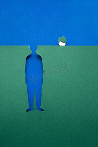失去了头...创造性概念照片的人由纸制成在蓝绿色背景。