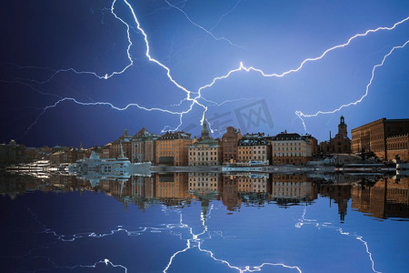 斯德哥尔摩是瑞典的首都和最大城市。猛烈的雷击..斯德哥尔摩是瑞典的首都