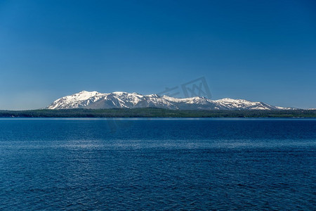 黄石湖与山脉景观。黄石湖与山脉景观，怀俄明州，美国