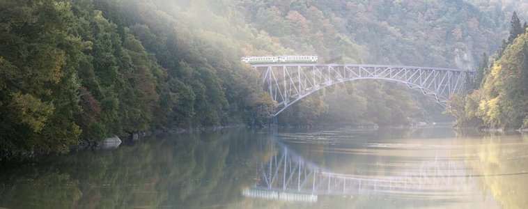 秋天秋天树叶福岛第一桥视图点daiichi kyouryou在三岛福岛日本全景