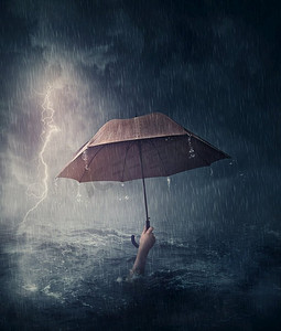  溺水，雨伞，手，水槽