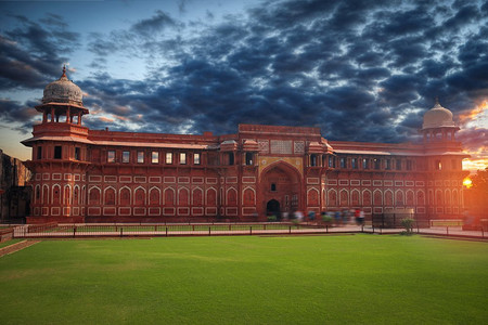 红堡是印度城市阿格拉的一座堡垒。印度。红堡