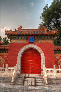 北海公园是位于北京紫禁城西北面的皇家园林。北海公园是皇家园林