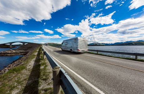 货车小货车摄影照片_小汽车、货车、挪威、公路