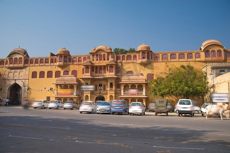 礼仪之邦摄影照片_斋浦尔--印度拉贾斯坦邦的一座城市。它被称为“粉色之城”，因为粉红色的石头在建筑中使用了不寻常的颜色