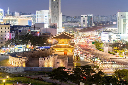 韩国首尔东大门的城市风光。首尔东大门