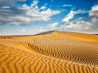 萨姆在塔尔沙漠的沙丘。印度拉贾斯坦邦。沙漠中的沙丘