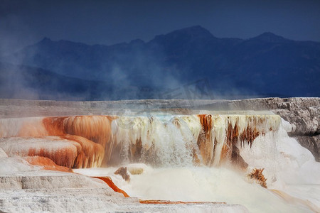 猛犸摄影照片_美国黄石公园的猛犸温泉