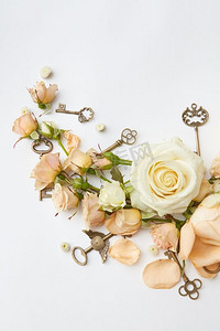 爱情，我心灵的钥匙，白玫瑰，情人节和S的概念..带钥匙的红玫瑰