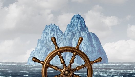 面对冰山的概念在具有挑战性和危险障碍物的前面操纵船与3D插图元素元素。