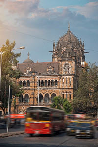 Chhatrapati Shivaji，前维多利亚总站—一个历史悠久的火车站在印度城市孟买，印度最繁忙的火车站之一。