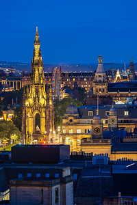 爱丁堡城市风景从卡尔顿山日落黄昏，爱丁堡，苏格兰英国