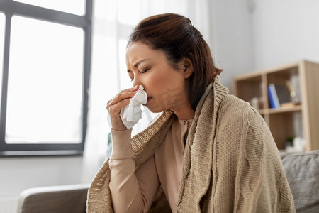 馋的流口水表情摄影照片_生病、流口水、鼻子、纸巾