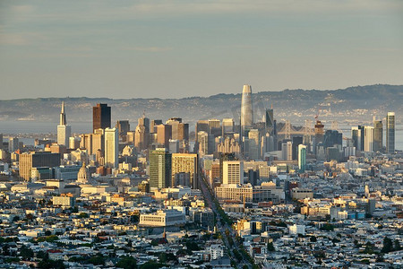 双峰塔摄影照片_旧金山天际线视图从双峰，加利福尼亚州，美国