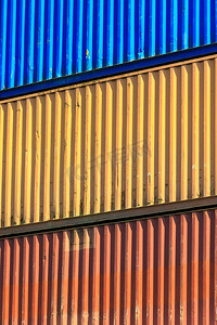 工业海运商业概念。五颜六色的集装箱堆放在港口。货运码头图片五颜六色的集装箱堆放在港口。 