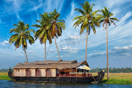 喀拉拉邦旅游旅游背景—船屋在喀拉拉邦回水。印度喀拉拉邦。印度喀拉拉邦回水船屋