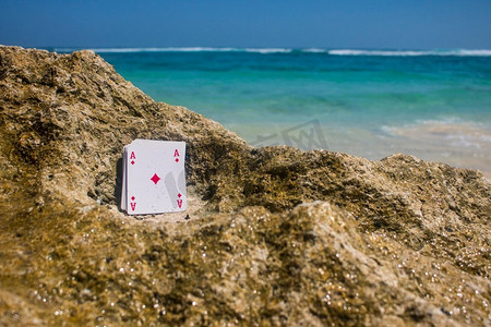 心扑克牌沙滩主题照片。心扑克牌沙滩主题