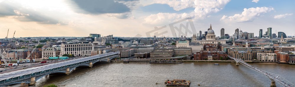 1到13序号摄影照片_俯瞰伦敦圣保罗S大教堂和伦敦千禧大桥，英国伦敦