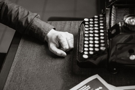 旧打字机的打字员