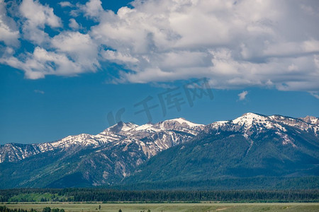 提莫摄影照片_大提顿山脉低云。美国怀俄明州大提顿国家公园