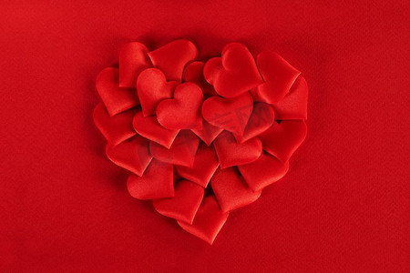情人节情人节S许多红丝心形的纸背景，爱情观念。情人节心意背景