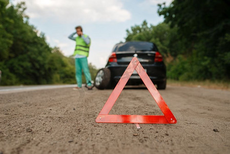 道路服务摄影照片_ 道路，紧急情况，事故，汽车