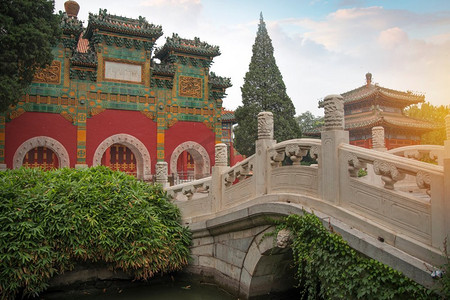 北海公园是北京紫禁城西北部的皇家园林。