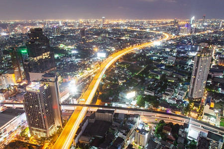 曼谷市摩天大楼的空中夜景泰国 