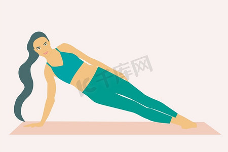 一名女子在运动垫上做侧板的插图
