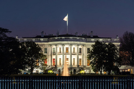 华盛顿总统摄影照片_白宫华盛顿特区，美国晚上