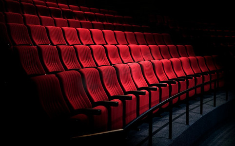 音乐会摄影照片_剧院里的红色座位