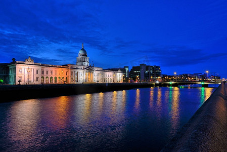 海关之家都柏林爱尔兰在夏天的夜晚