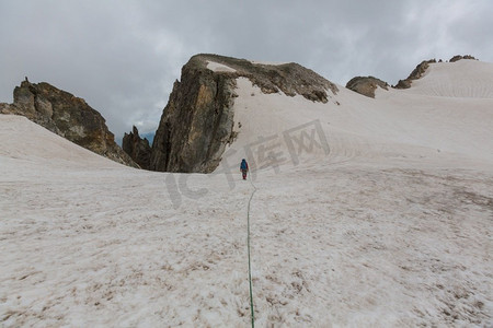 攀登高雪山