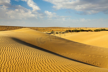 塔尔沙漠的沙丘印度拉贾斯坦邦山姆沙丘。印度拉贾斯坦邦塔尔沙漠沙丘