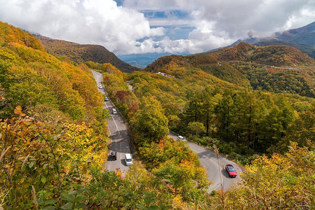 秋天秋天树叶在万代的山Azuma地平线在万代山在福岛东北日本
